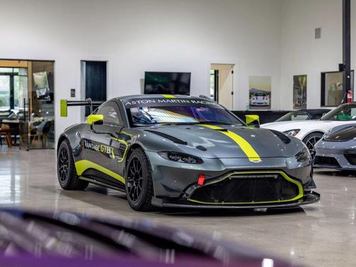 2022 Aston Martin Vantage GT8R
