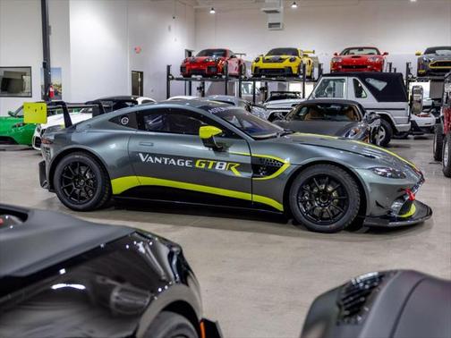2022 Aston Martin Vantage GT8R