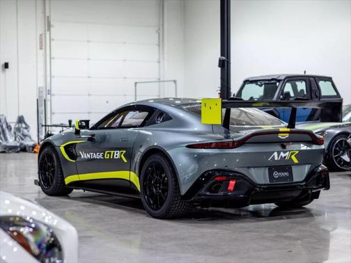 2022 Aston Martin Vantage GT8R