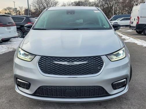 2024 Chrysler Pacifica Touring-L