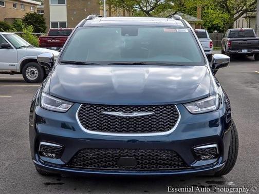 2025 Chrysler Pacifica Hybrid Pinnacle