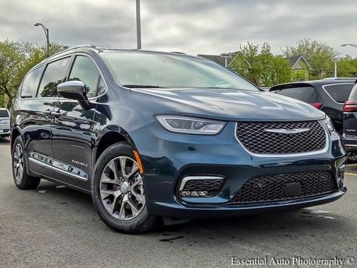 2025 Chrysler Pacifica Hybrid Pinnacle