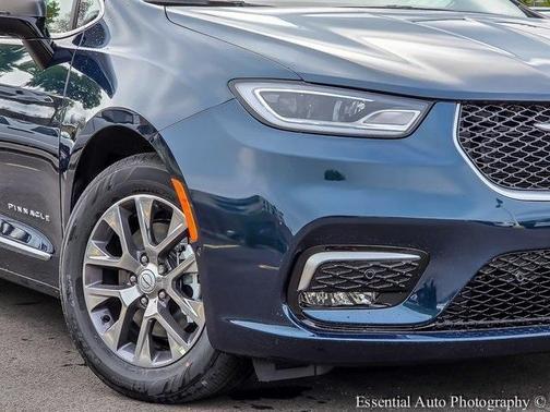 2025 Chrysler Pacifica Hybrid Pinnacle