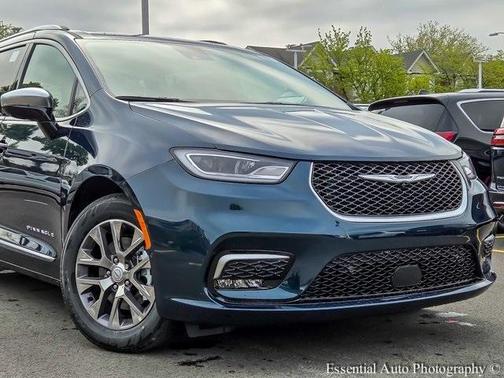 2025 Chrysler Pacifica Hybrid Pinnacle