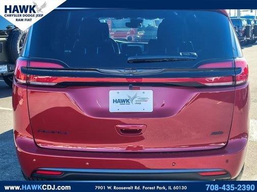 2026 Chrysler Pacifica Select