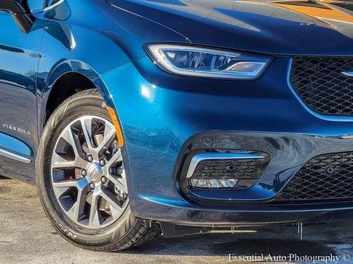 2025 Chrysler Pacifica Hybrid Pinnacle