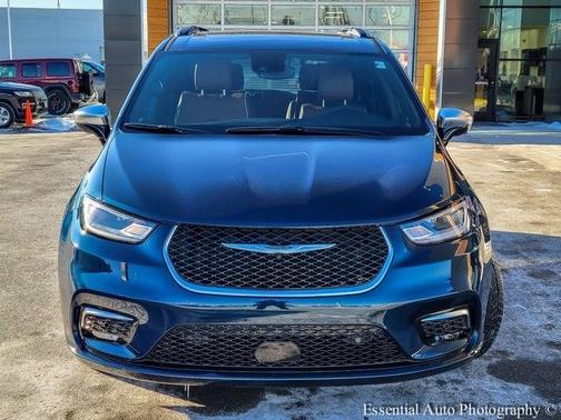 2025 Chrysler Pacifica Hybrid Pinnacle