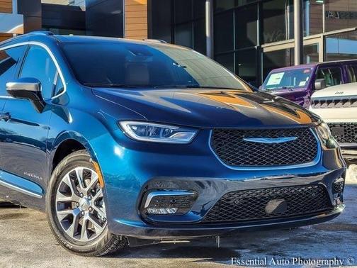 2025 Chrysler Pacifica Hybrid Pinnacle