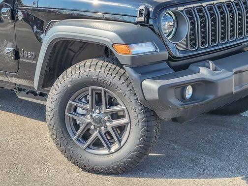 Black Clearcoat 2026 Jeep Wrangler Sport