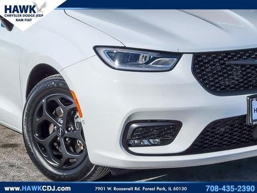 2024 Chrysler Pacifica Hybrid Select