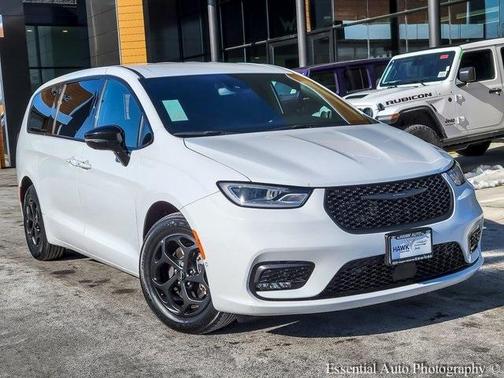 2024 Chrysler Pacifica Hybrid Select