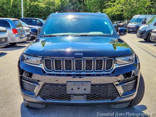 Diamond Black 2023 Jeep Grand Cherokee Laredo