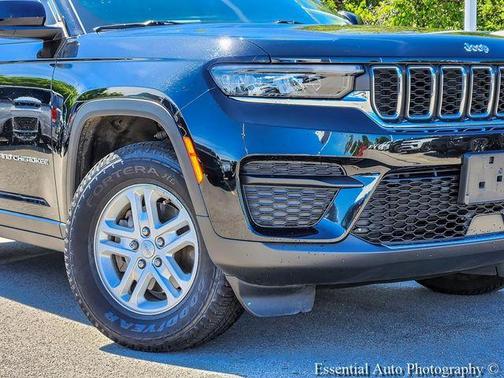Diamond Black 2023 Jeep Grand Cherokee Laredo