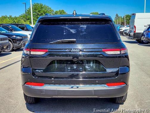 Diamond Black 2023 Jeep Grand Cherokee Laredo