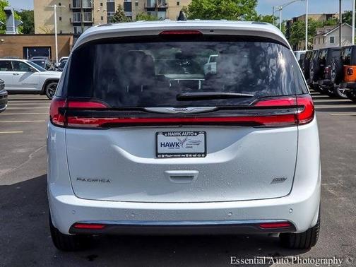 2025 Chrysler Pacifica Select