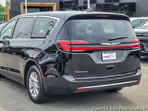 Diamond Black 2025 Chrysler Pacifica Select