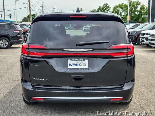 Diamond Black 2025 Chrysler Pacifica Select