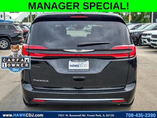Diamond Black 2025 Chrysler Pacifica Select