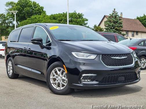 Diamond Black 2025 Chrysler Pacifica Select