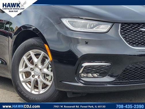 Diamond Black 2025 Chrysler Pacifica Select