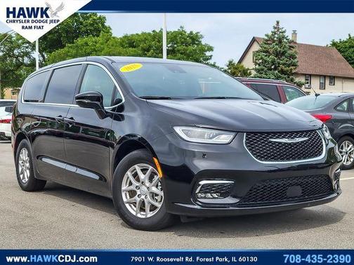 Diamond Black 2025 Chrysler Pacifica Select