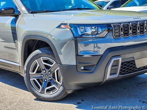 Sting Gray Clearcoat 2026 Jeep Cherokee LAREDO/LIMITED