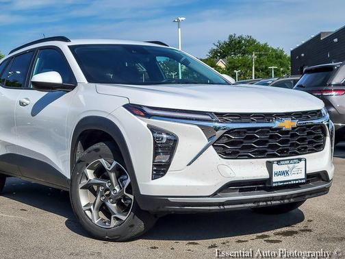 Summit White 2025 Chevrolet Trax LT
