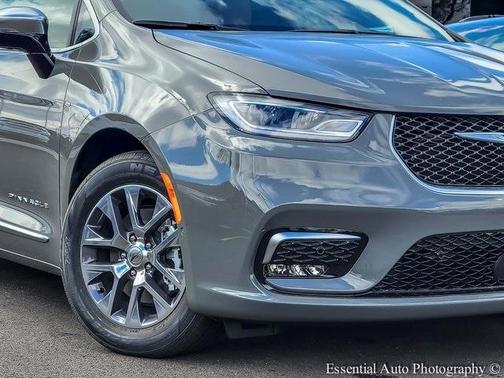 2025 Chrysler Pacifica Hybrid Pinnacle