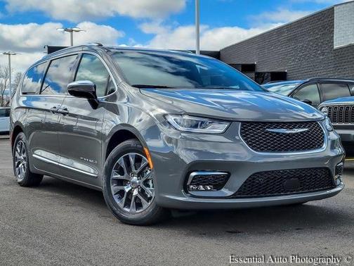 2025 Chrysler Pacifica Hybrid Pinnacle