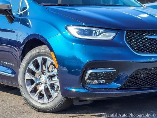 2025 Chrysler Pacifica Hybrid Pinnacle