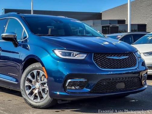 2025 Chrysler Pacifica Hybrid Pinnacle