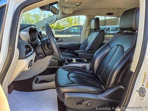 2023 Chrysler Pacifica Touring-L