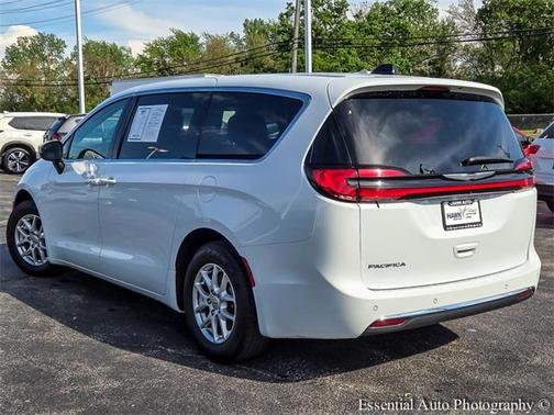 2023 Chrysler Pacifica Touring-L