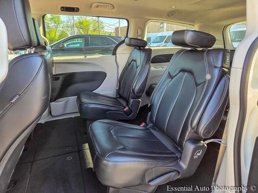 2023 Chrysler Pacifica Touring-L