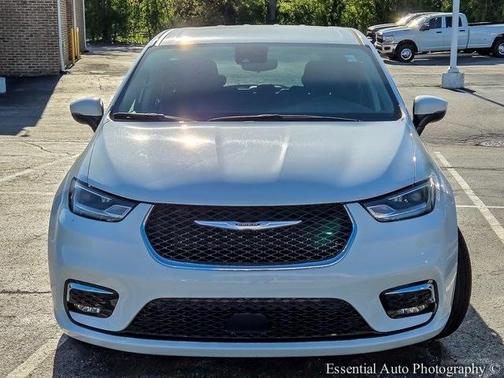 2023 Chrysler Pacifica Touring-L
