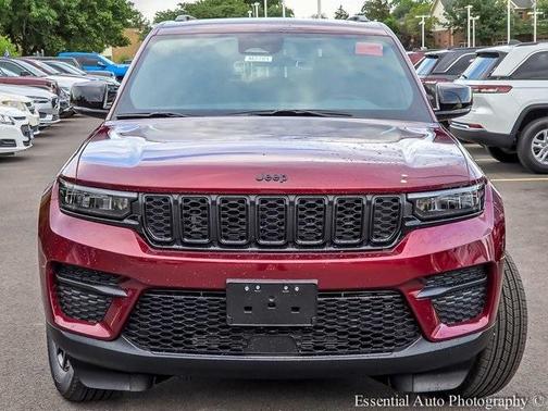 2025 Jeep Grand Cherokee Laredo