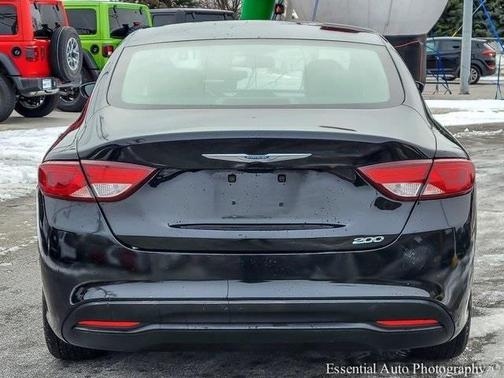 2017 Chrysler 200 LX