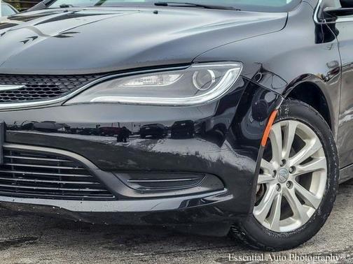 2017 Chrysler 200 LX