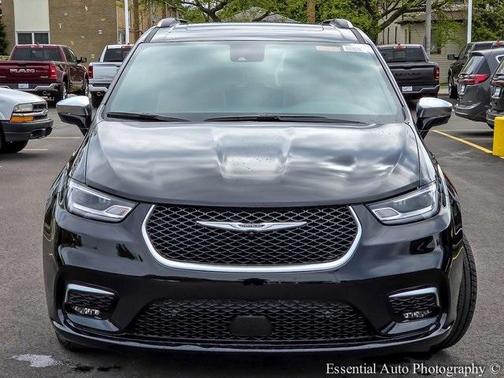 2025 Chrysler Pacifica Hybrid Pinnacle
