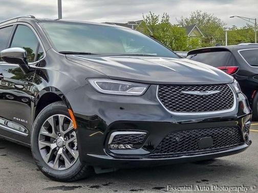2025 Chrysler Pacifica Hybrid Pinnacle