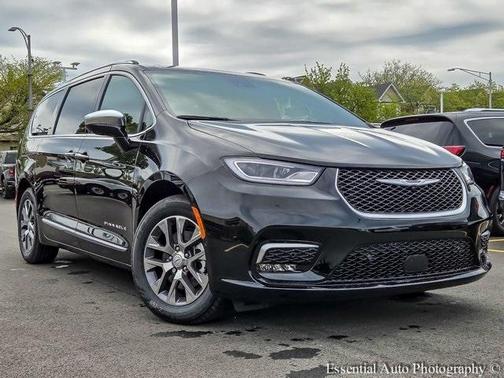 2025 Chrysler Pacifica Hybrid Pinnacle