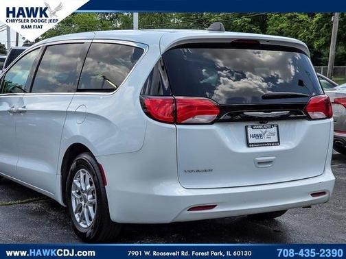 2023 Chrysler Voyager LX
