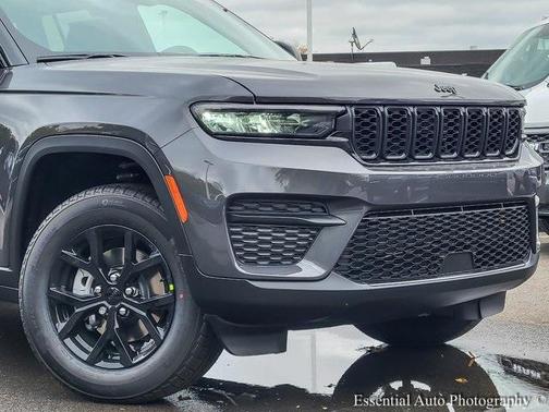 2025 Jeep Grand Cherokee Laredo