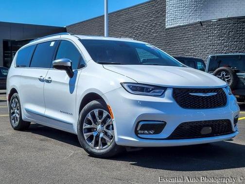 2025 Chrysler Pacifica Hybrid Pinnacle