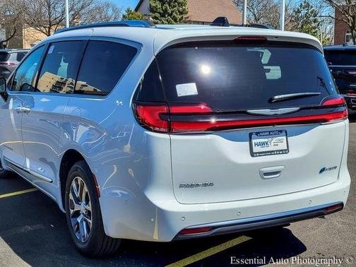 2025 Chrysler Pacifica Hybrid Pinnacle