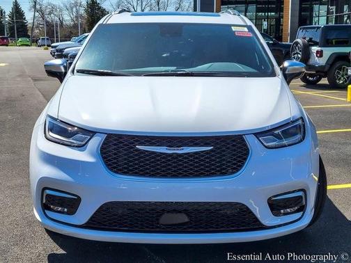2025 Chrysler Pacifica Hybrid Pinnacle