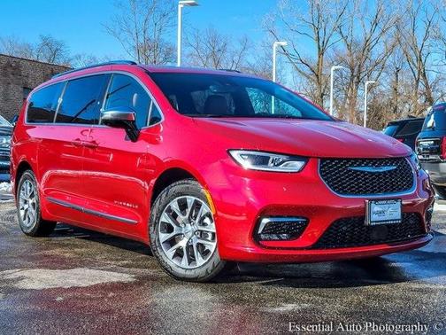 2025 Chrysler Pacifica Hybrid Pinnacle