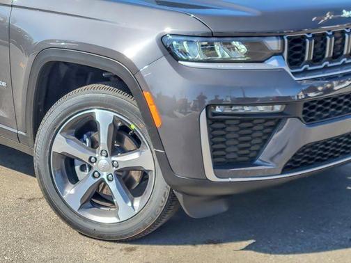 Metallic 2026 Jeep Grand Cherokee Limited