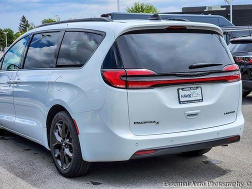 Bright White Clearcoat 2025 Chrysler Pacifica Limited