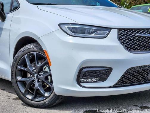 Bright White Clearcoat 2025 Chrysler Pacifica Limited